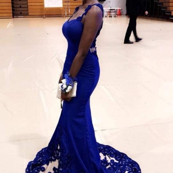 Gown - Picture 3 of 5